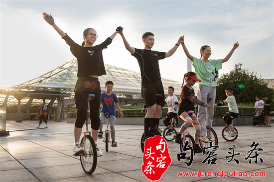 快乐阳光独轮车-暴莹-17798521951_看图王_副本